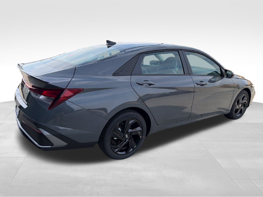 New 2026 Hyundai Elantra SEL Sport FWD image 7