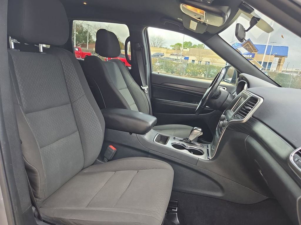 Used 2020 Jeep Grand Cherokee Laredo image 30