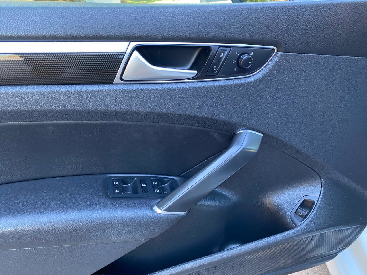 Used 2018 Volkswagen Passat GT FWD image 22