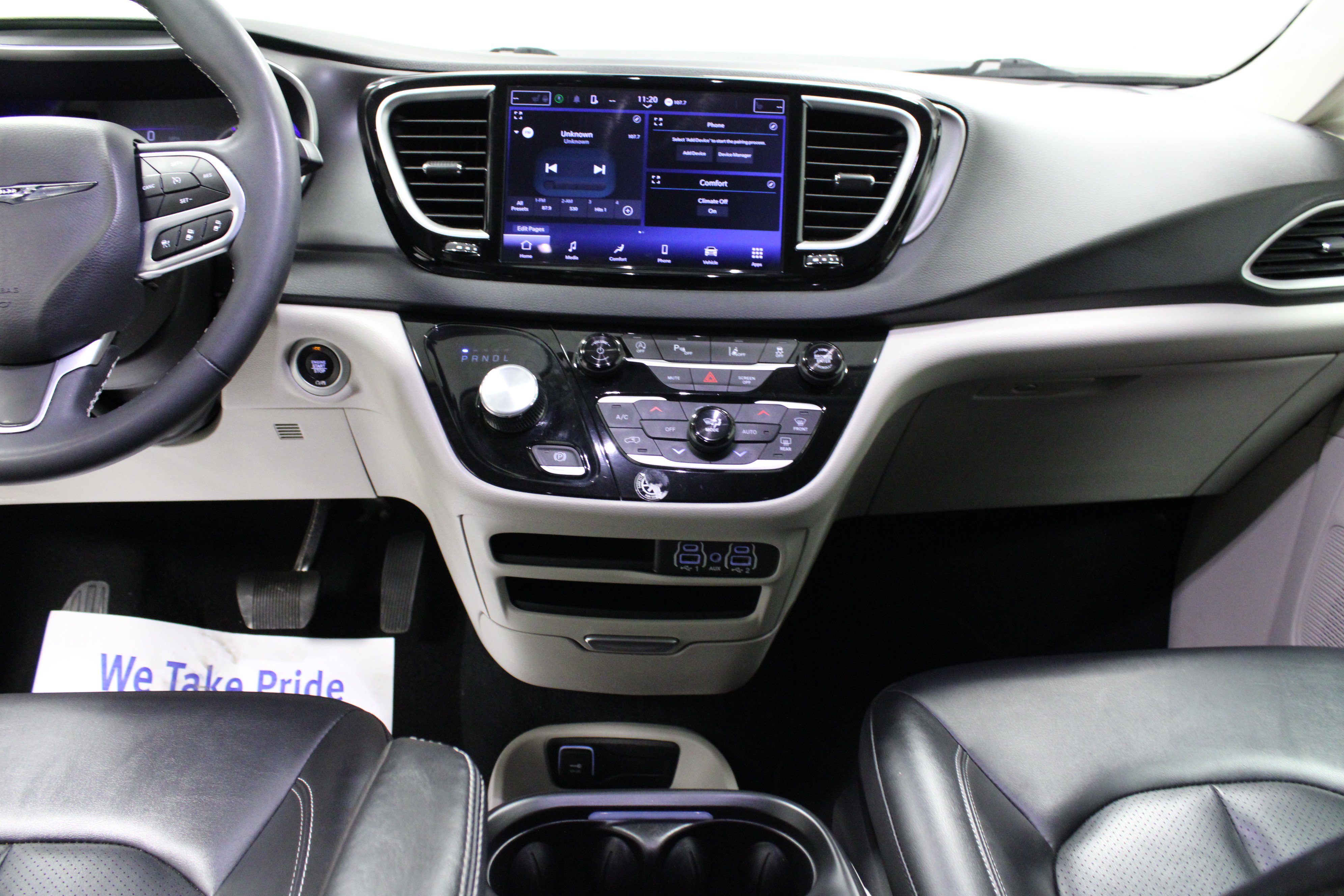 Used 2024 Chrysler Pacifica Touring-L FWD image 19