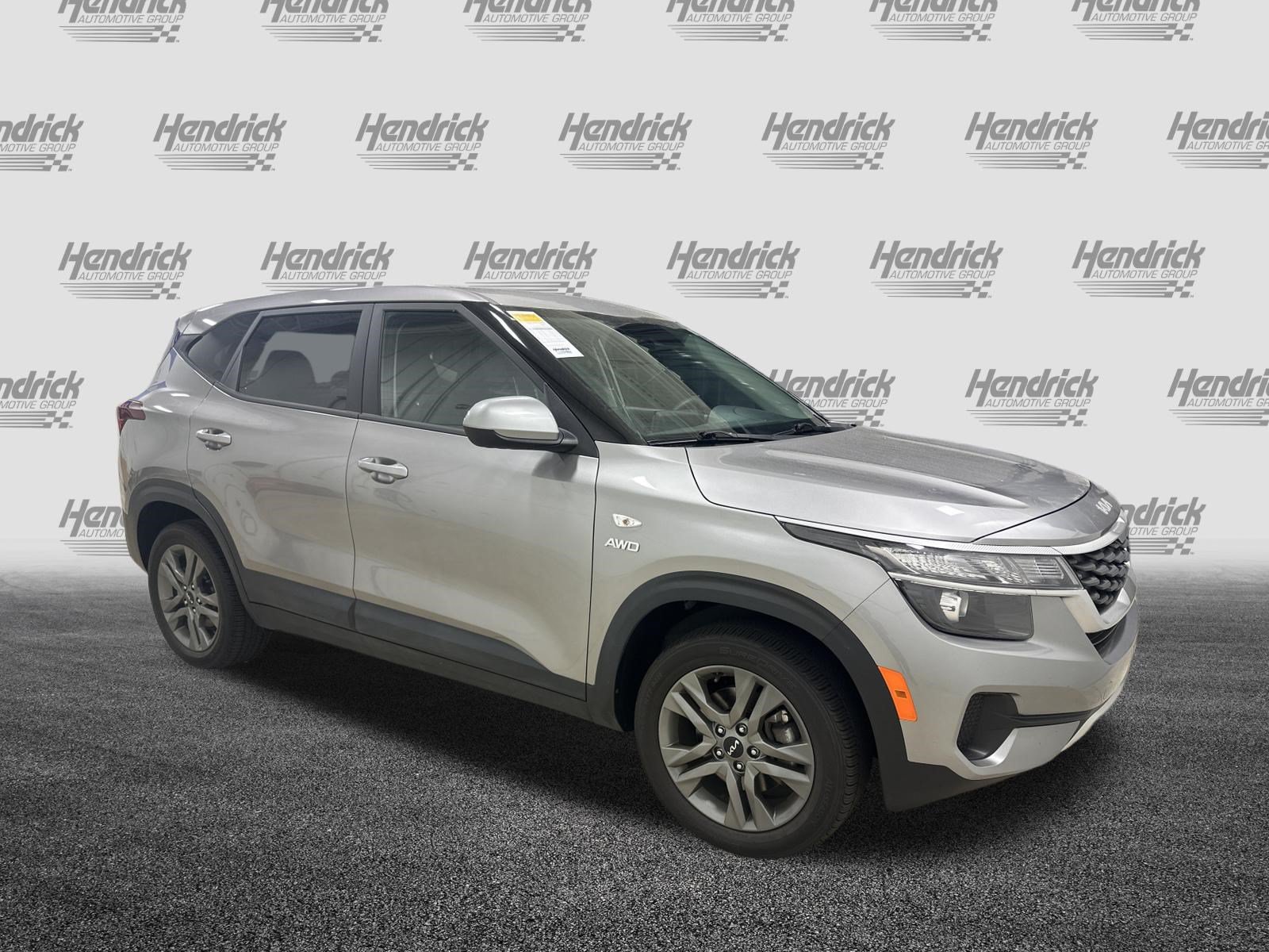 Used 2022 Kia Seltos LX AWD/4WD image 2