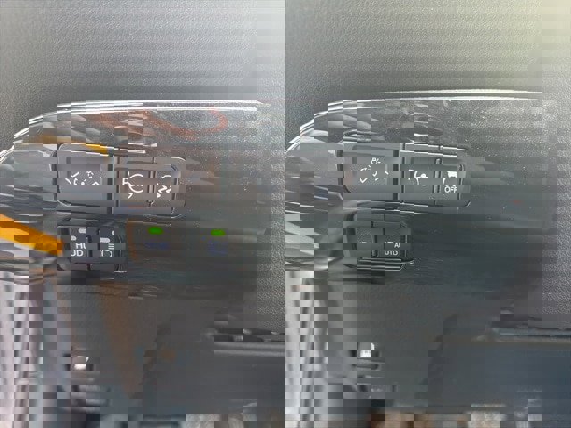 Used 2019 Toyota Prius XLE image 6