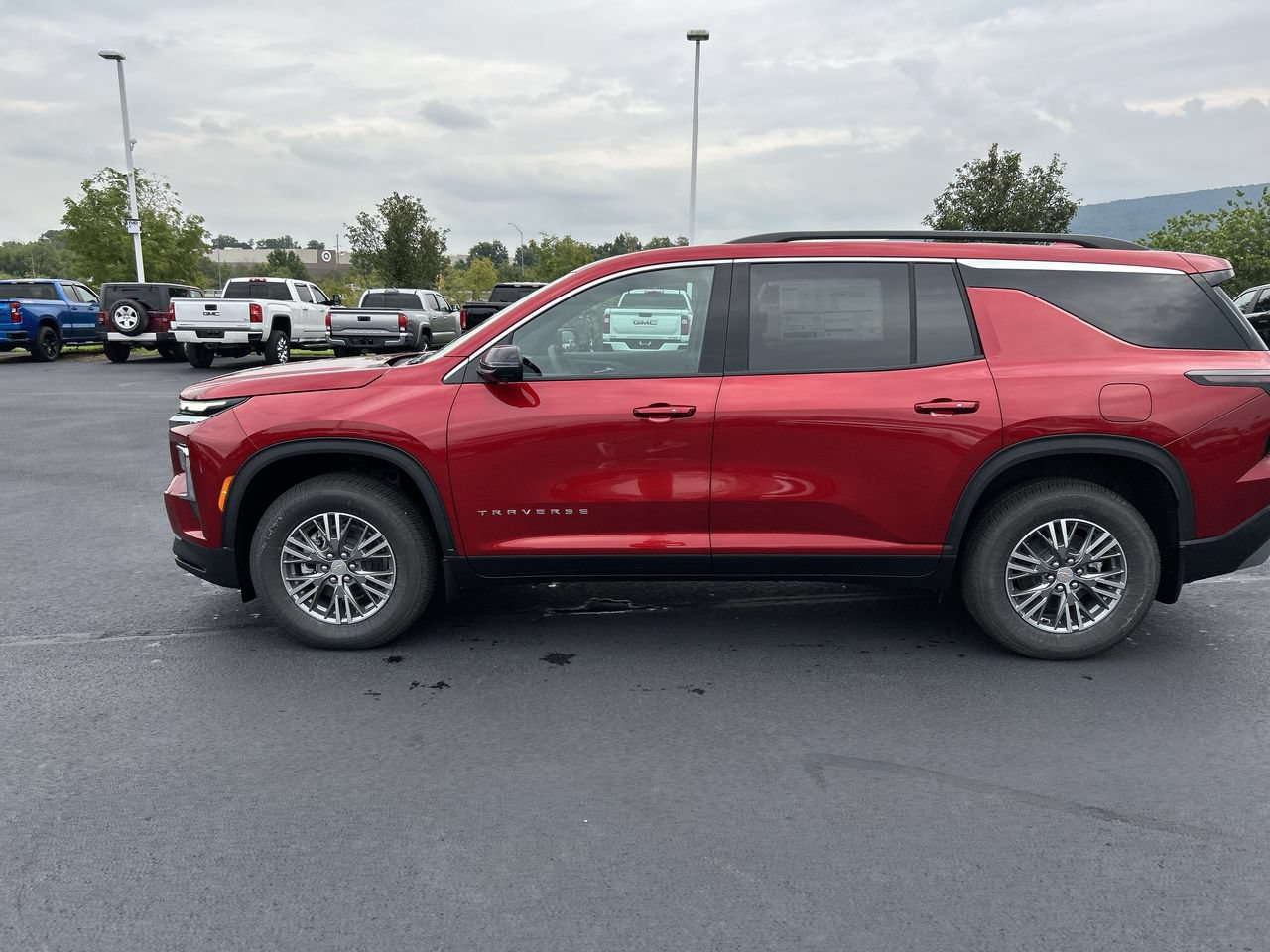New 2027 Chevrolet Traverse LT w/ Driver Confidence Package AWD/4WD image 4
