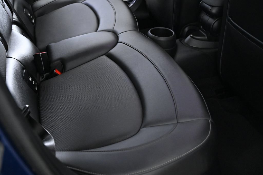 Used 2015 MINI Cooper 4-Door Hardtop FWD image 26