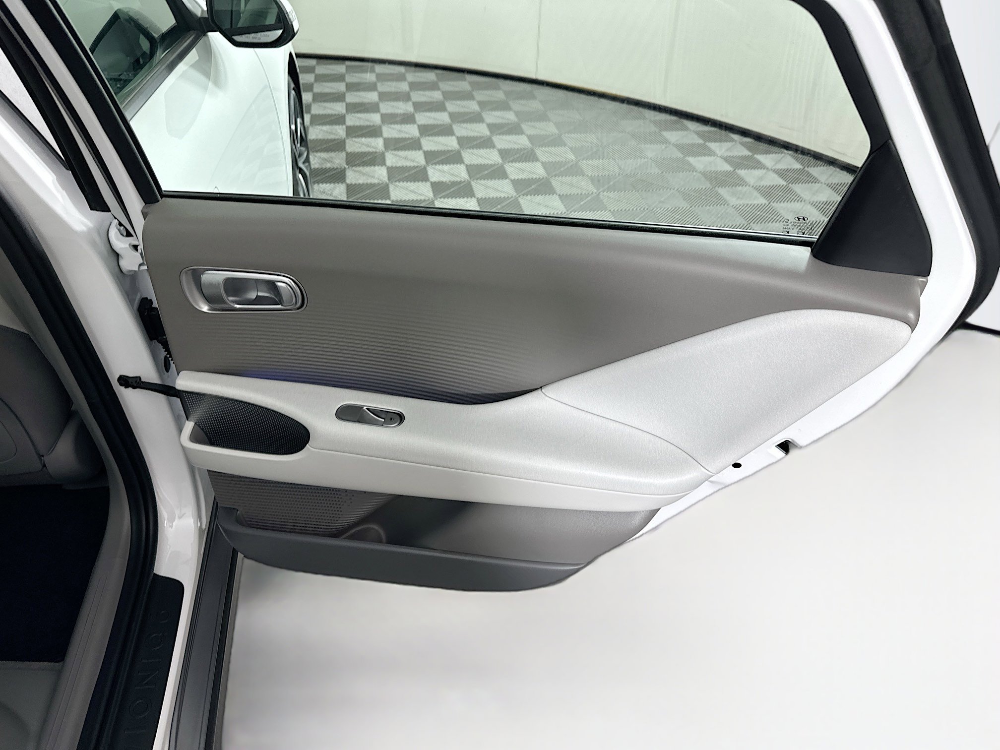 Used 2024 Hyundai Ioniq 6 Limited RWD image 29