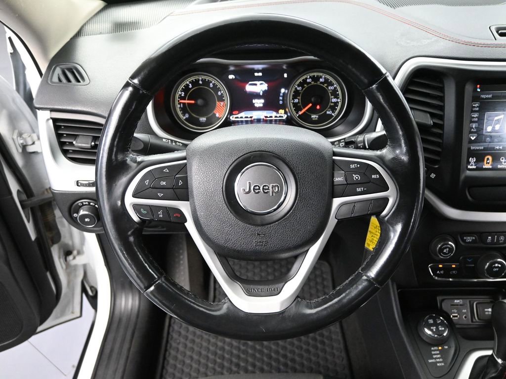 Used 2015 Jeep Cherokee Trailhawk image 25