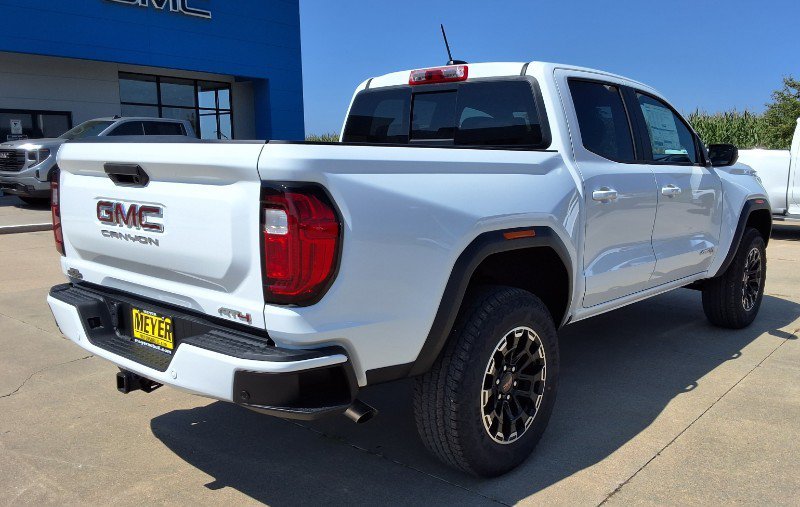 New 2026 GMC Canyon AT4 AWD/4WD image 8