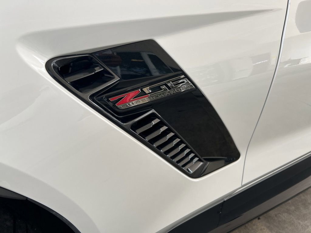 Used 2015 Chevrolet Corvette Z06 w/ 3LZ Preferred Equipment Group image 18
