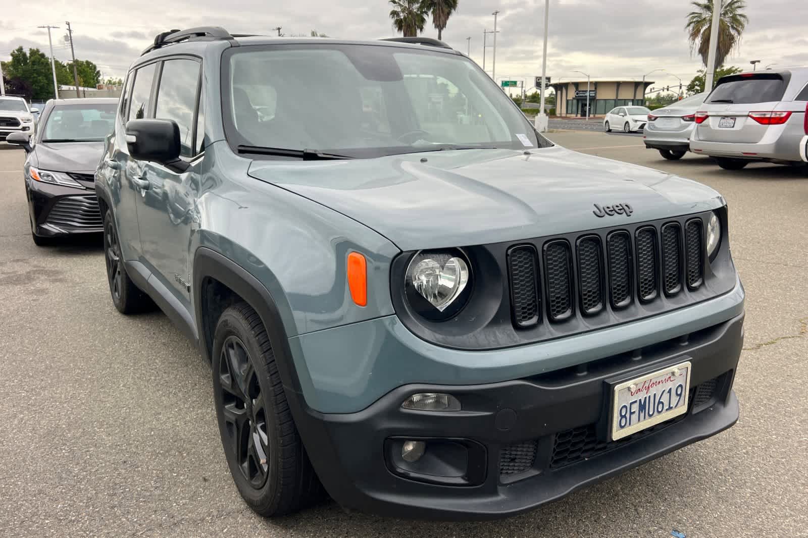 Used 2018 Jeep Renegade Altitude FWD image 3