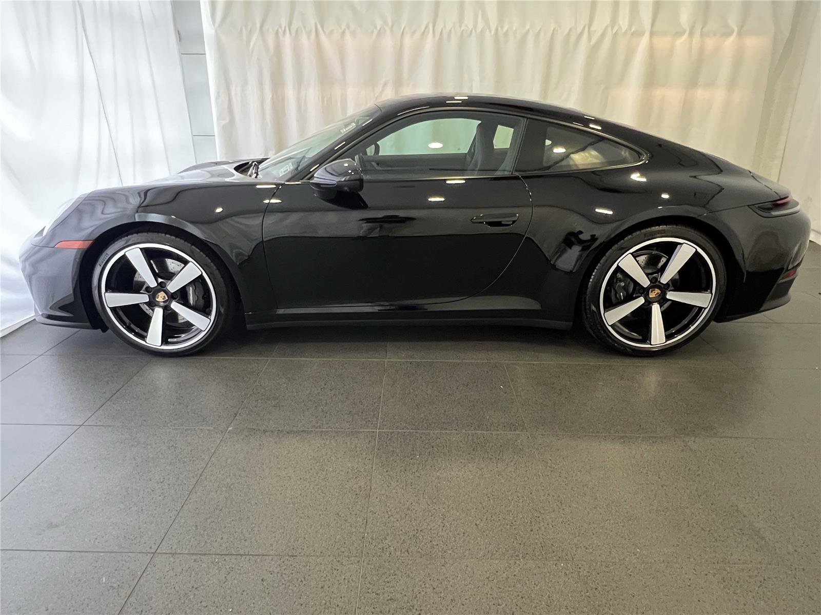 Certified 2025 Porsche 911 Carrera video 2