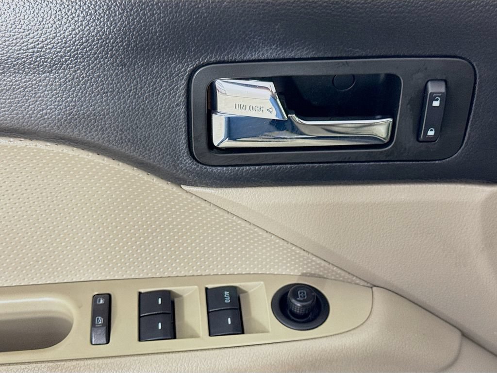 Used 2009 Ford Fusion SEL FWD image 19