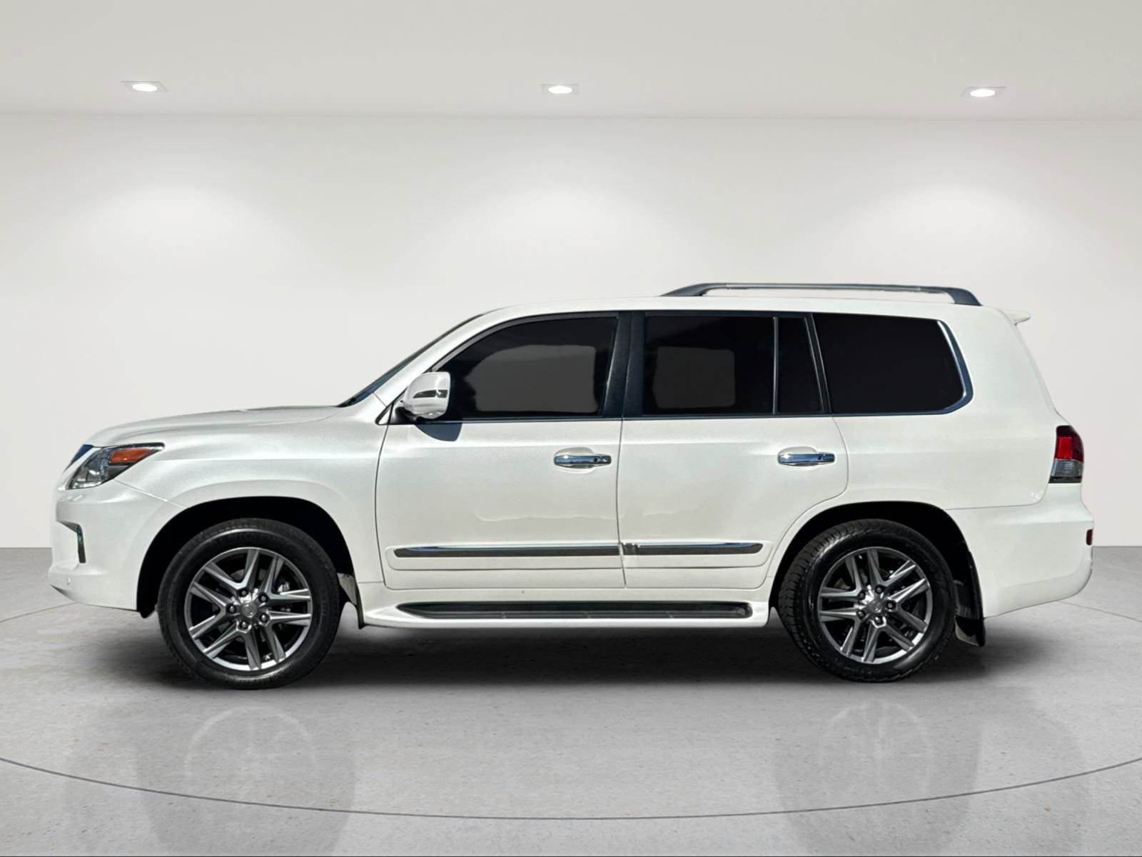 Used 2015 Lexus LX 570 4WD image 3