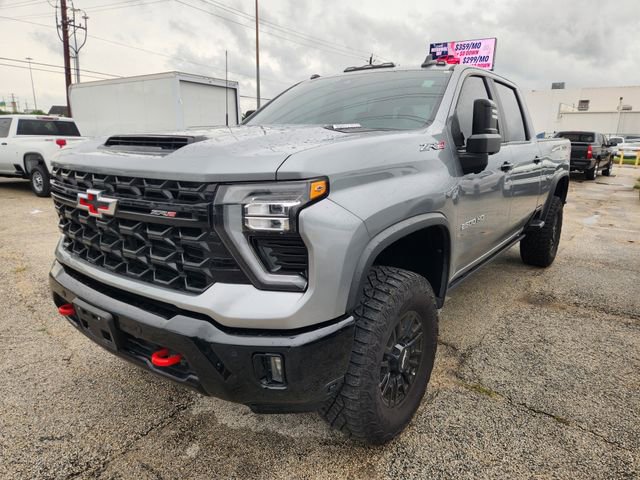 Used 2025 Chevrolet Silverado 2500 ZR2 w/ Technology Package AWD/4WD image 3