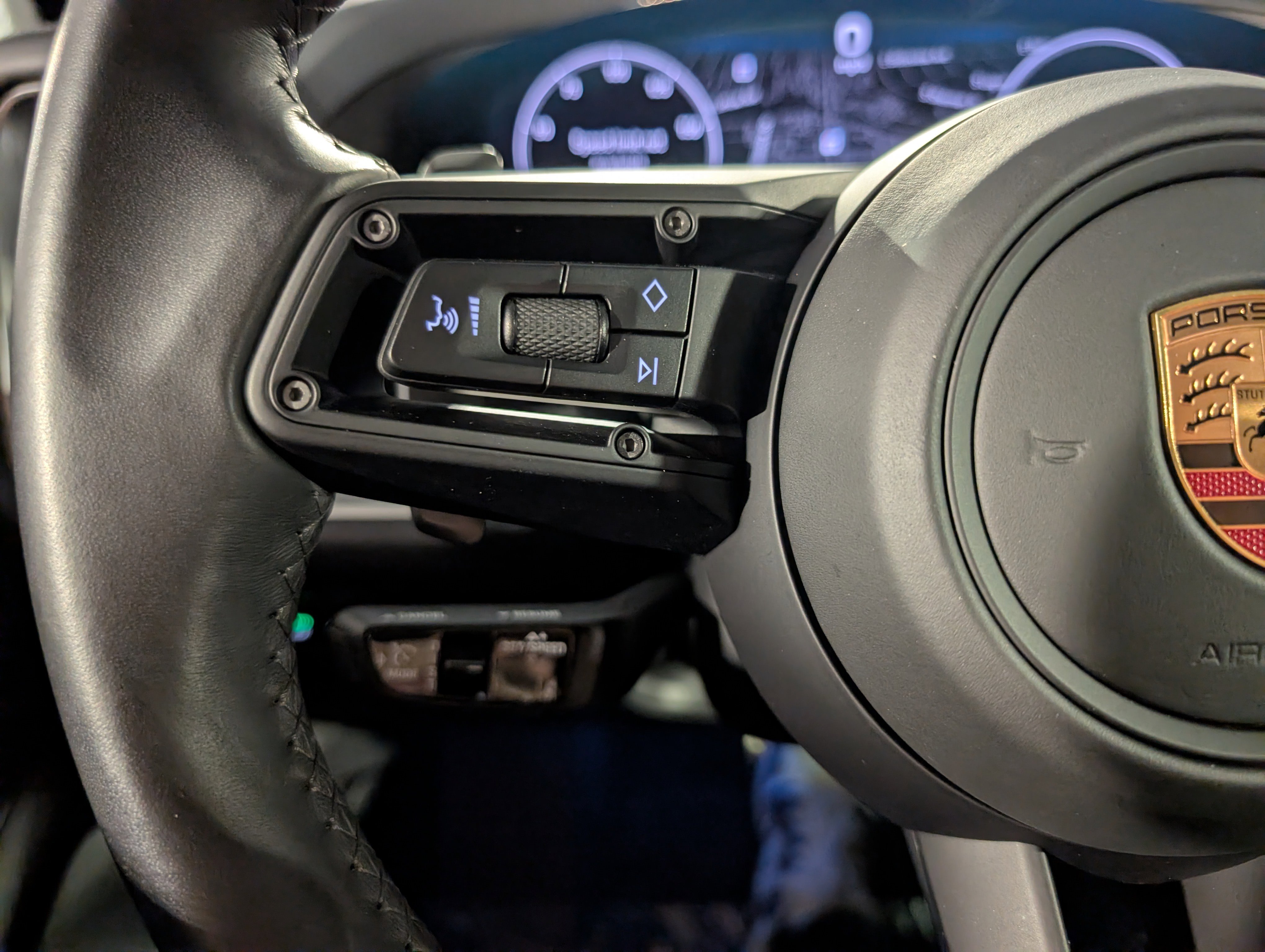 Certified 2025 Porsche Cayenne S image 27