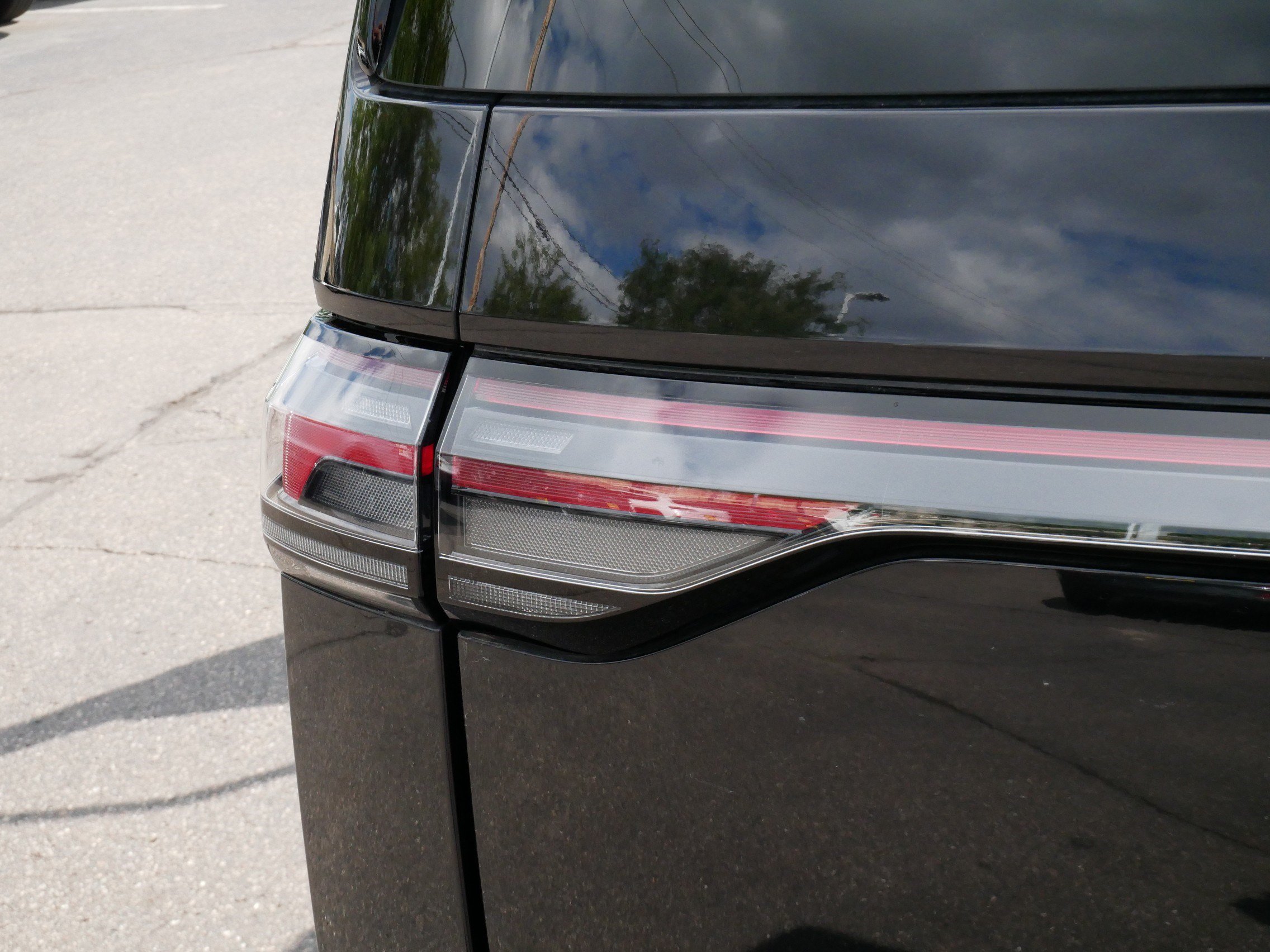 Certified 2025 Volkswagen ID. Buzz Pro S RWD image 17
