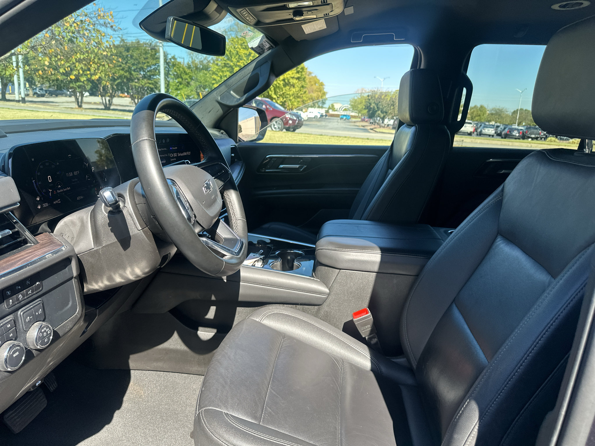 Used 2025 Chevrolet Tahoe Z71 AWD/4WD image 19