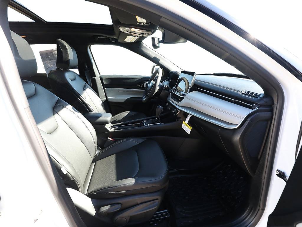 Used 2025 Jeep Compass Limited w/ Sun & Sound Group AWD/4WD image 22