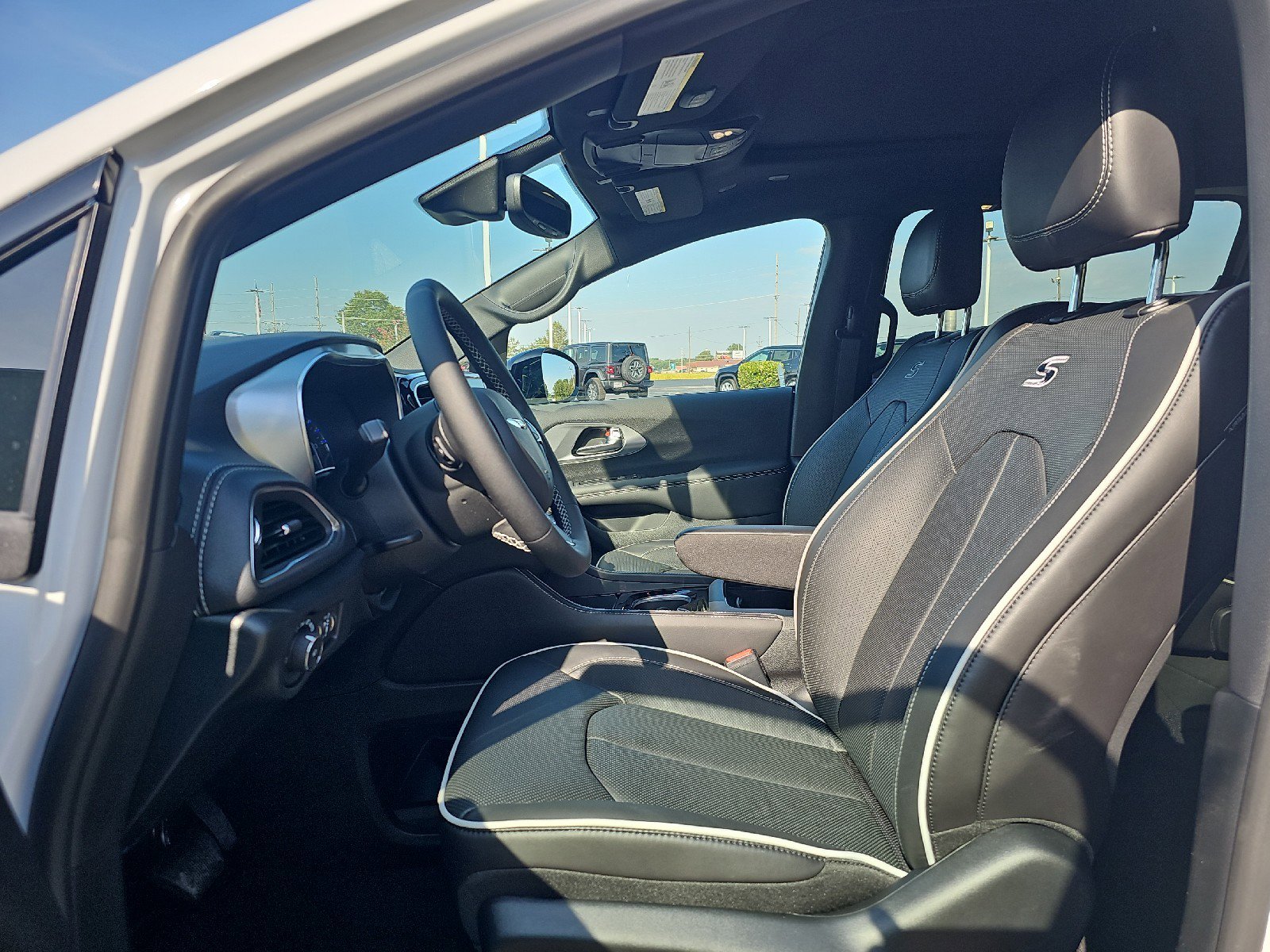 New 2026 Chrysler Pacifica Limited image 15