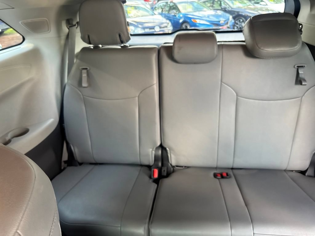 Used 2021 Toyota Sienna Limited FWD image 18