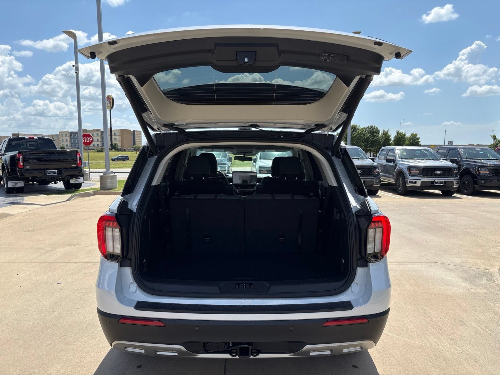 New 2026 Ford Explorer Active w/ Active Comfort Package RWD image 5
