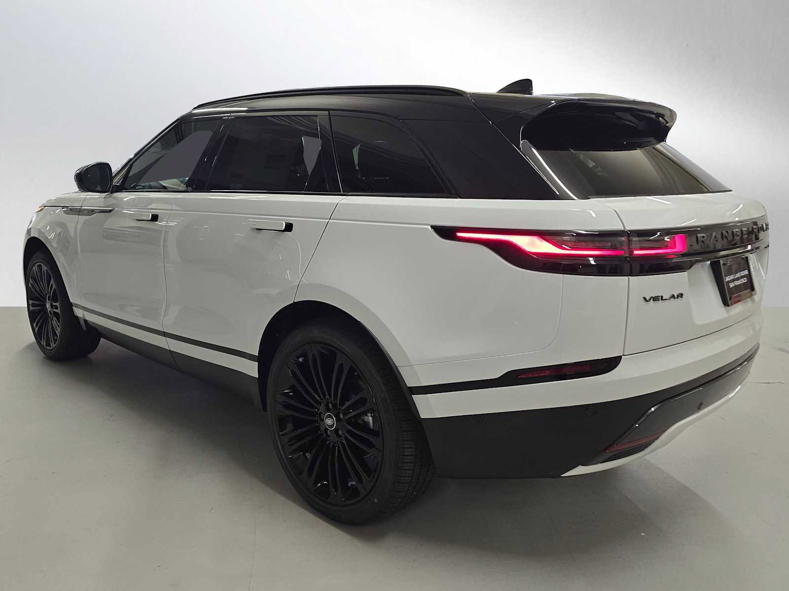 New 2026 Land Rover Range Rover Velar Dynamic SE image 3