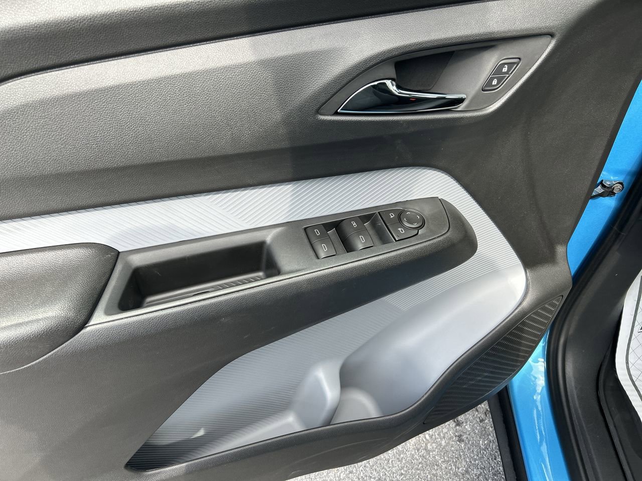 New 2027 Chevrolet Bolt LT w/ Comfort Package FWD image 19