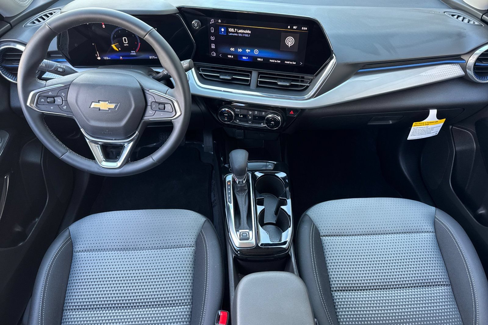 Used 2026 Chevrolet Trax LT w/ LT Convenience Package FWD image 16