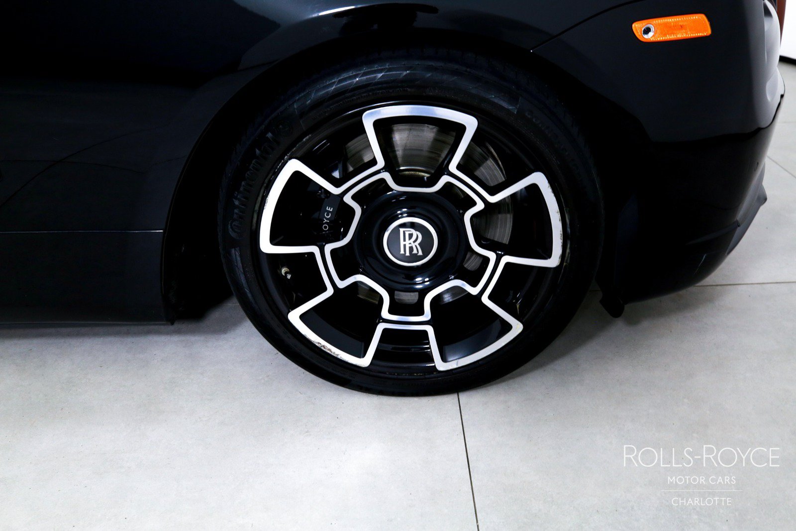 Used 2019 Rolls-Royce Dawn RWD image 34