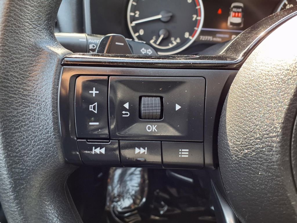 Used 2023 Nissan Rogue SV image 12