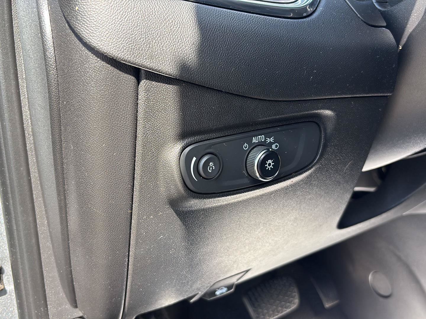 Used 2023 Chevrolet Equinox LT AWD/4WD image 15