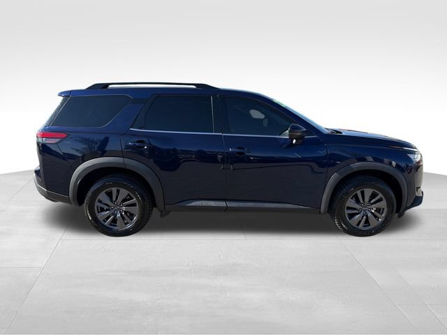 Used 2022 Nissan Pathfinder SV AWD/4WD image 2