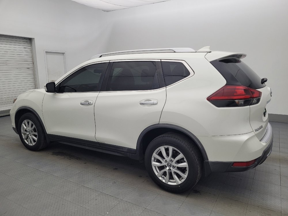 Used 2018 Nissan Rogue SV image 3