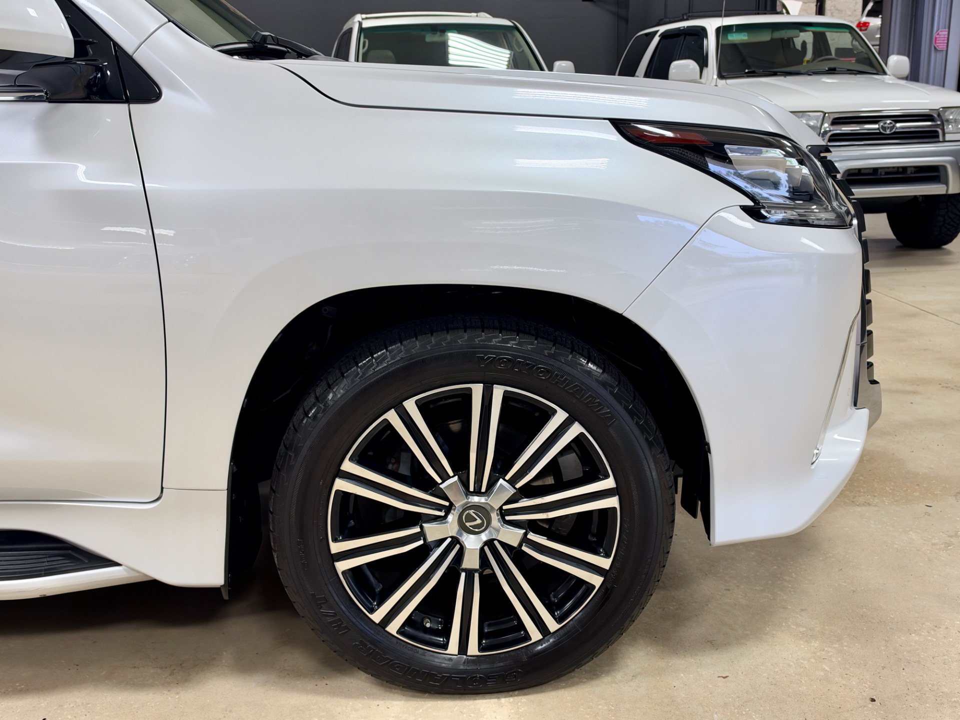 Used 2018 Lexus LX 570 4WD w/ Luxury Package image 20