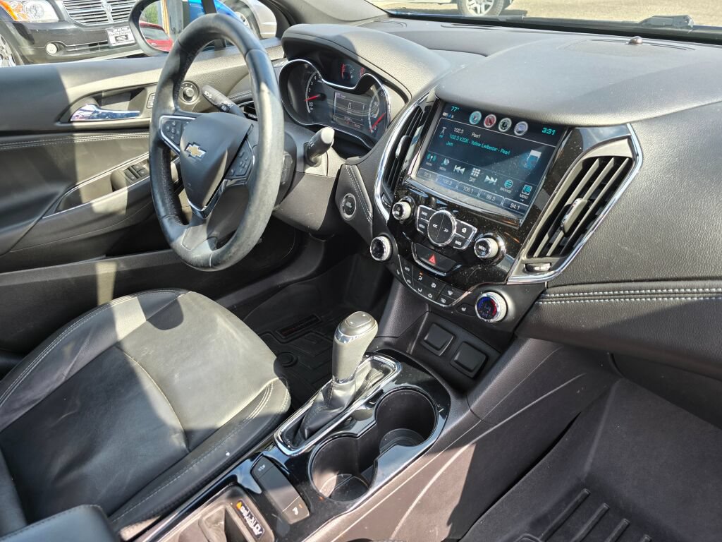 Used 2017 Chevrolet Cruze Premier FWD image 10