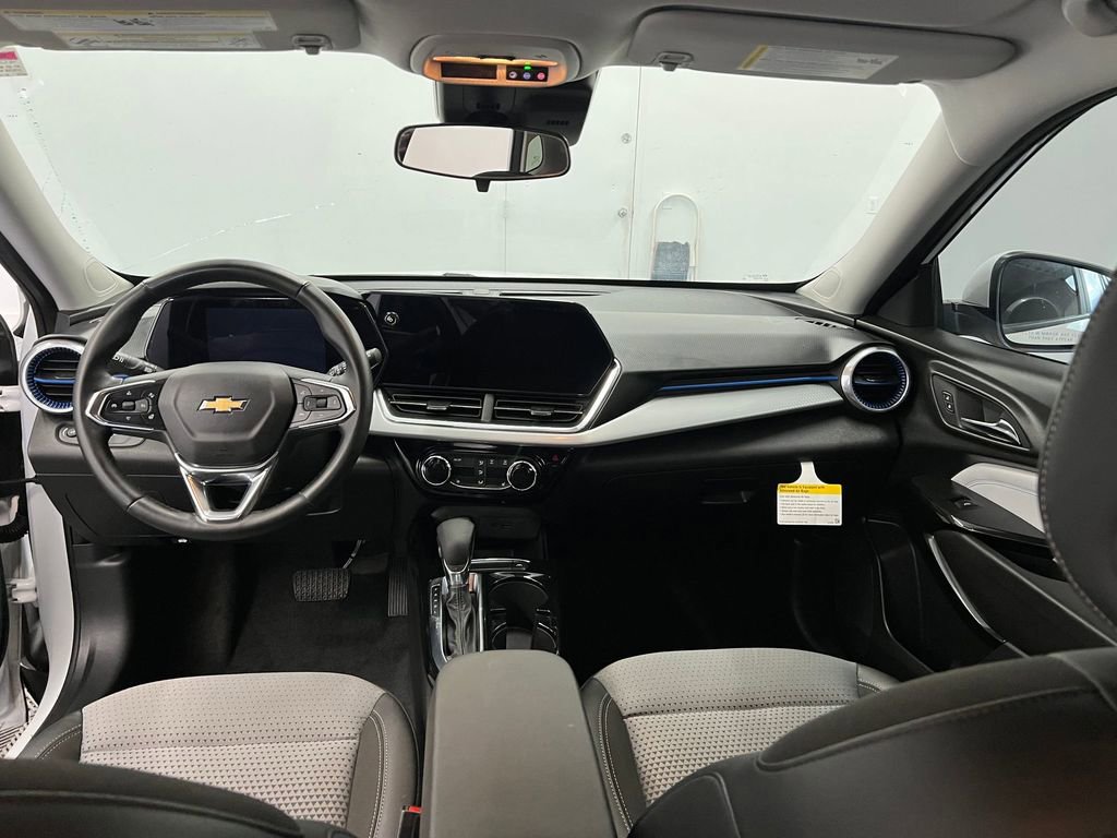 Used 2024 Chevrolet Trax LT w/ LT Convenience Package image 13