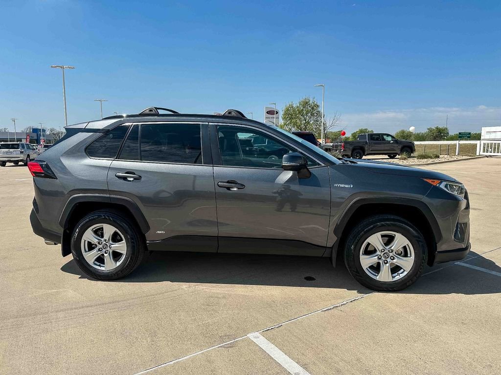 Used 2020 Toyota RAV4 XLE w/ Convenience Package image 2