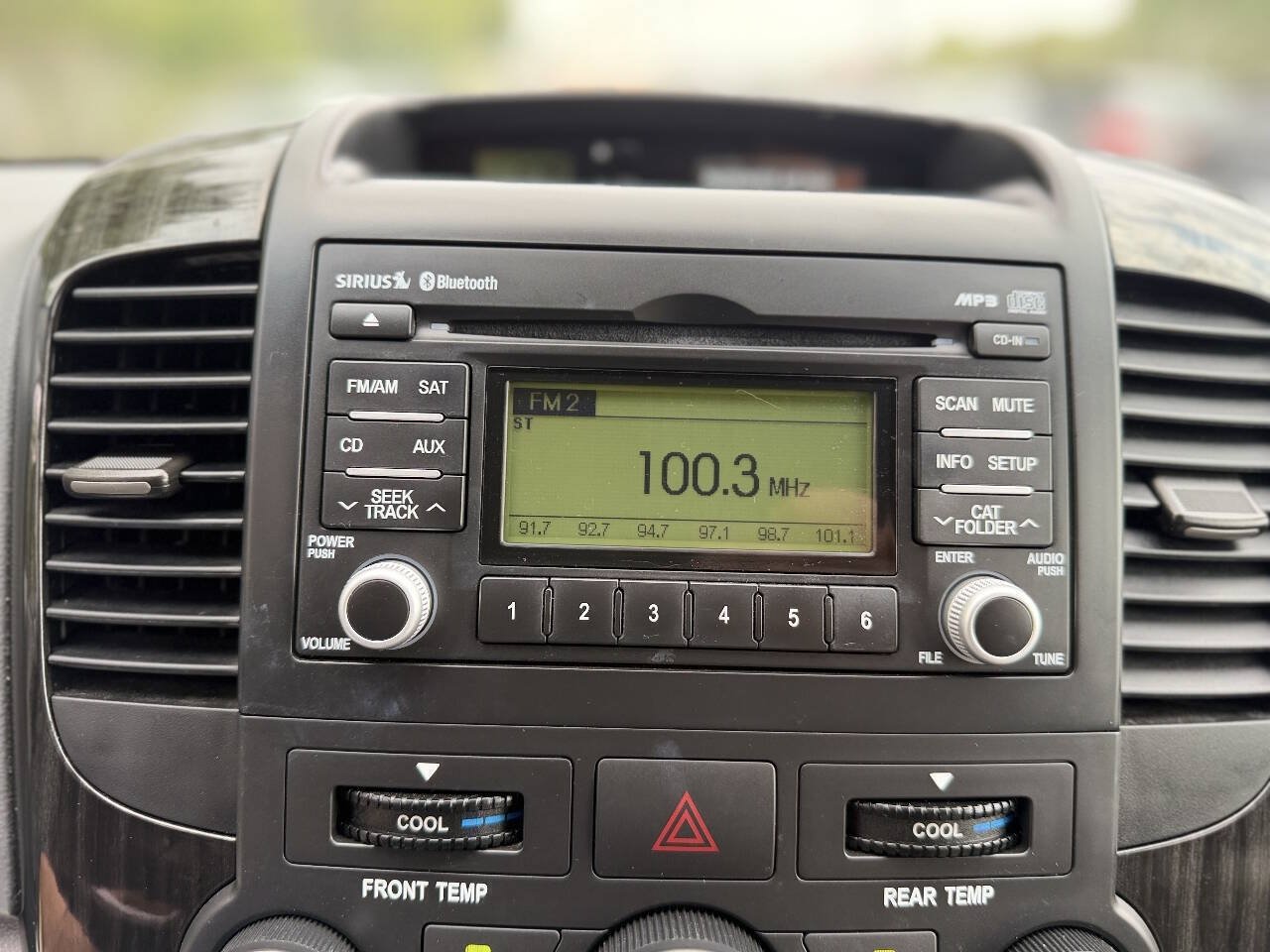 Used 2011 Kia Sedona EX FWD image 17