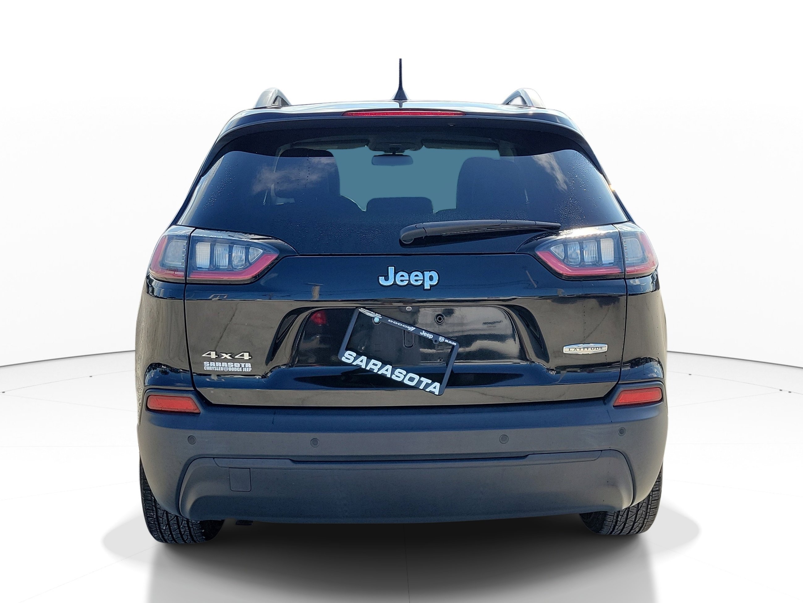 Used 2019 Jeep Cherokee Latitude Plus w/ Cold Weather Group AWD/4WD image 5