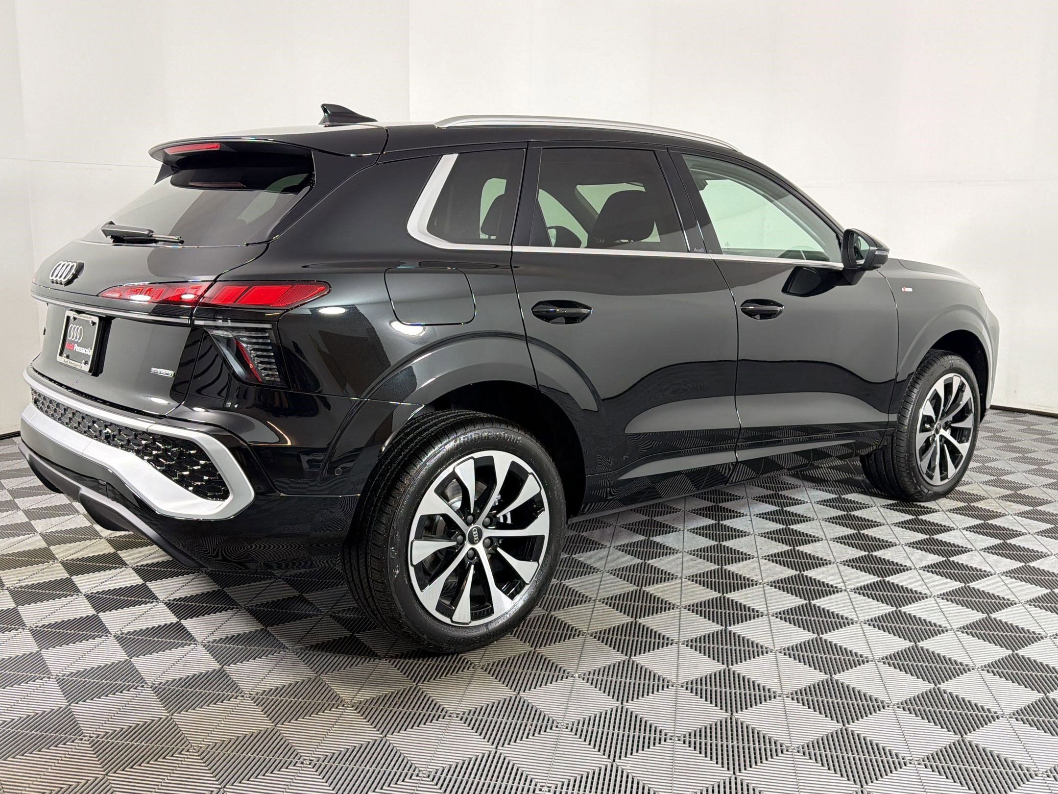 New 2026 Audi Q3 quattro 2.0T AWD/4WD image 7