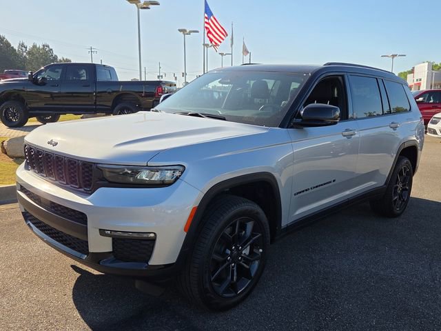Used 2025 Jeep Grand Cherokee L Limited image 3