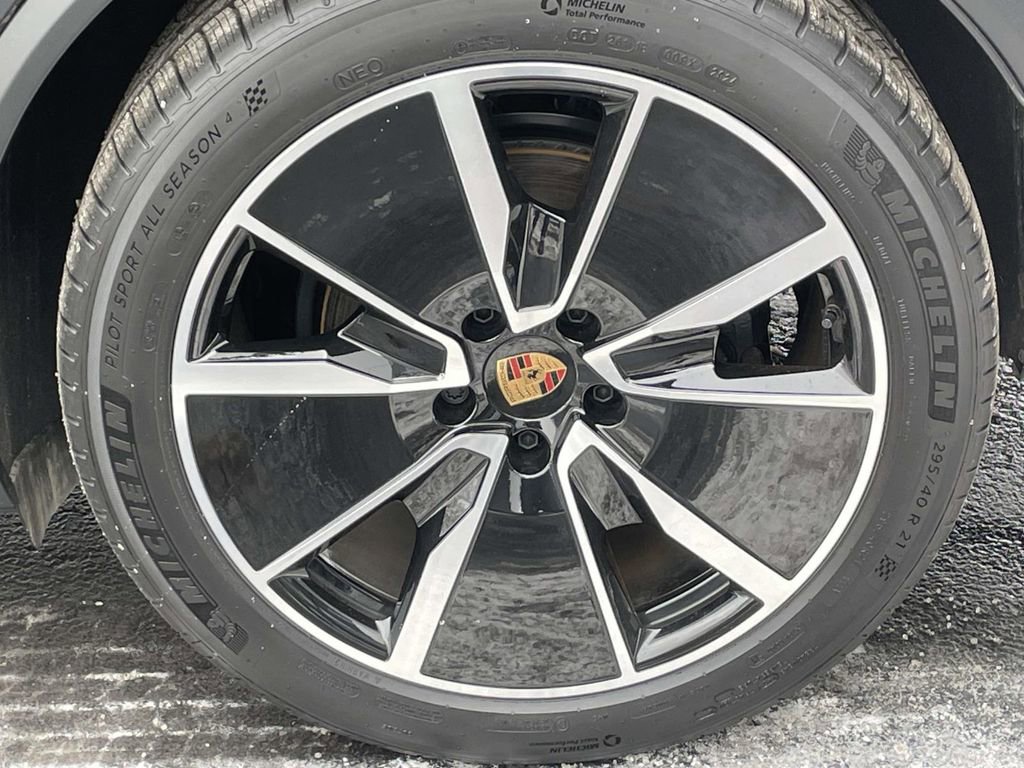 Used 2024 Porsche Macan 4 Electric image 12