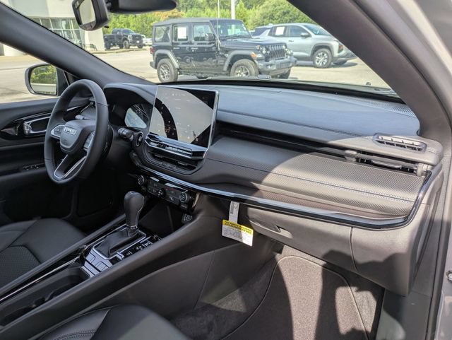 New 2026 Jeep Compass Latitude AWD/4WD image 35