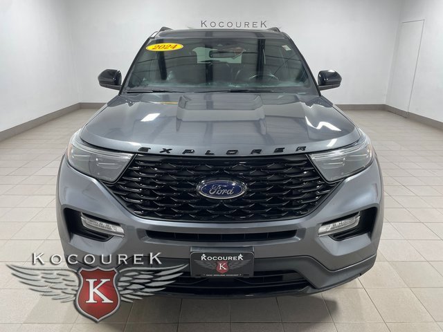 Used 2024 Ford Explorer ST-Line w/ Class IV Trailer Tow Package image 2