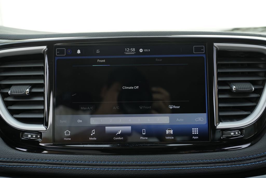 Used 2021 Chrysler Pacifica Touring image 45