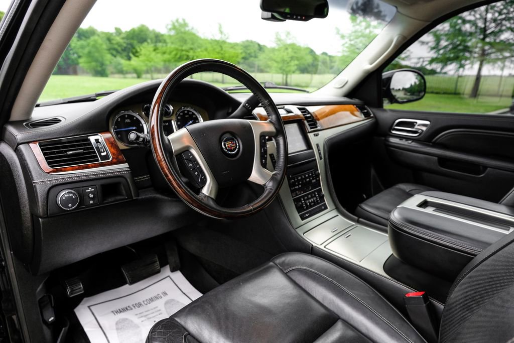 Used 2013 Cadillac Escalade Platinum AWD/4WD image 5