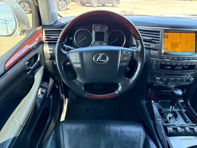 Used 2011 Lexus LX 570 4WD w/ Luxury Pkg image 17