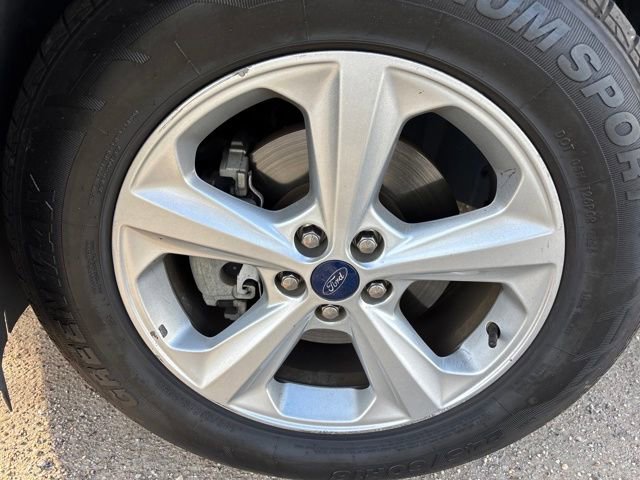 Used 2018 Ford Edge SE image 2