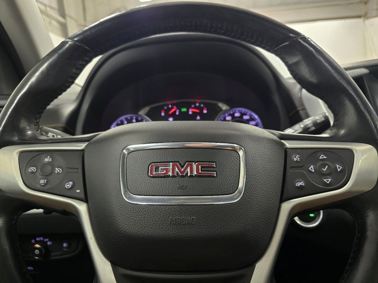 Used 2018 GMC Terrain SLT w/ Preferred Package image 26