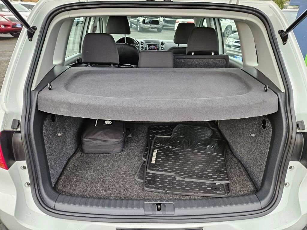 Used 2017 Volkswagen Tiguan Limited w/ Premium Package image 6