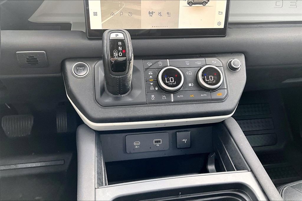 Used 2022 Land Rover Defender 110 S image 23